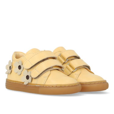 Starter Sneaker with floral applications