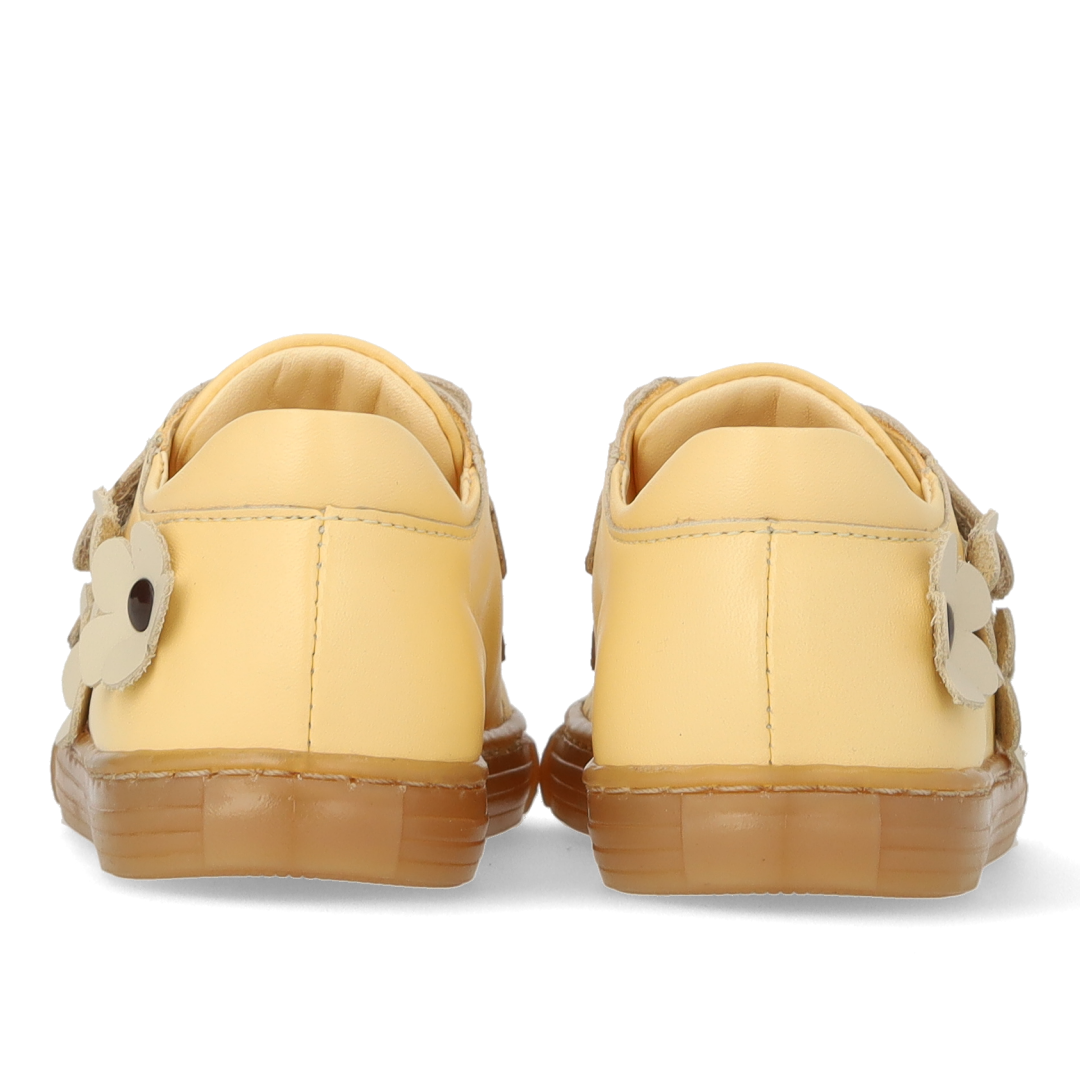 Toddler sneaker with floral appliqués