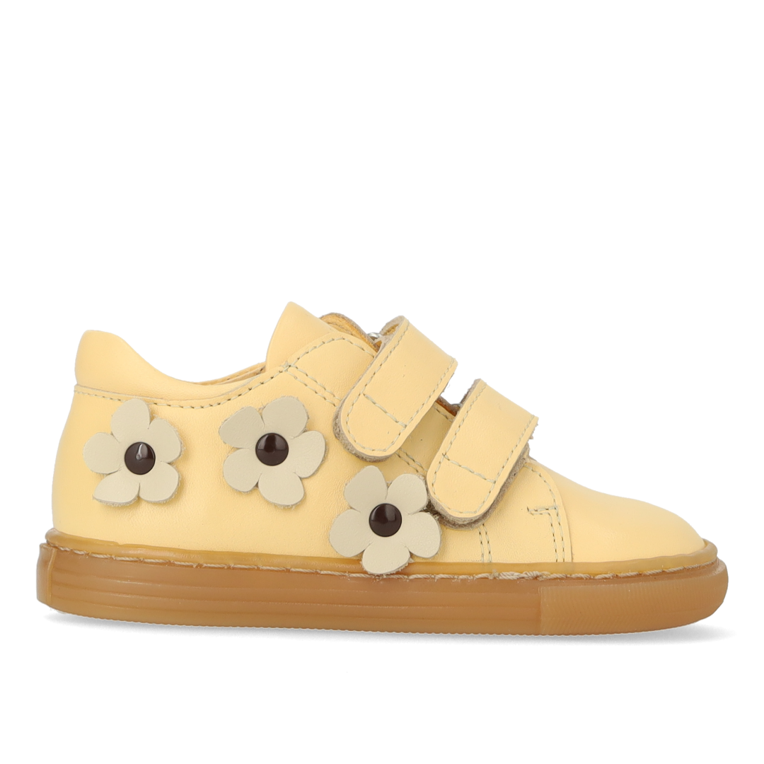 Toddler sneaker with floral appliqués