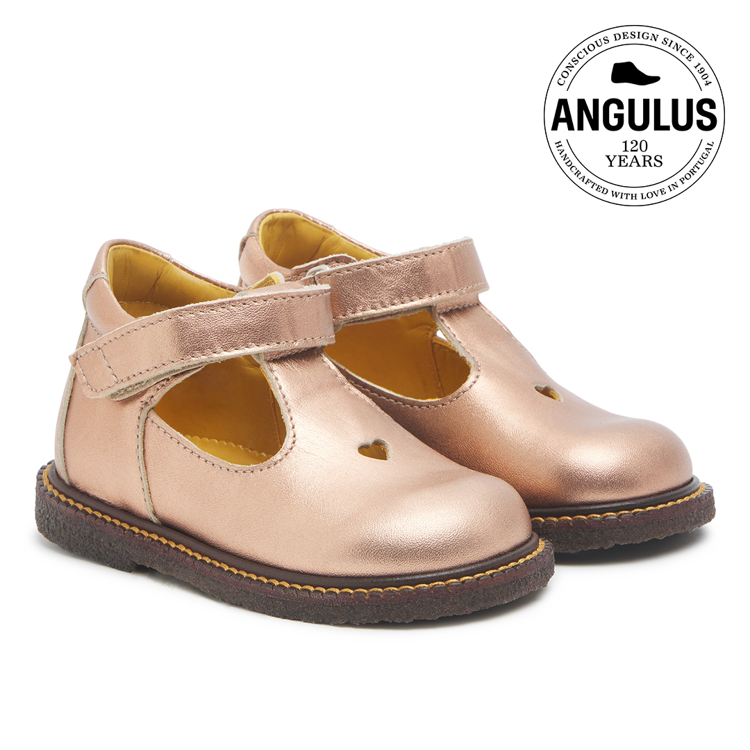 Classic tulle shoe with cut-out heart motif