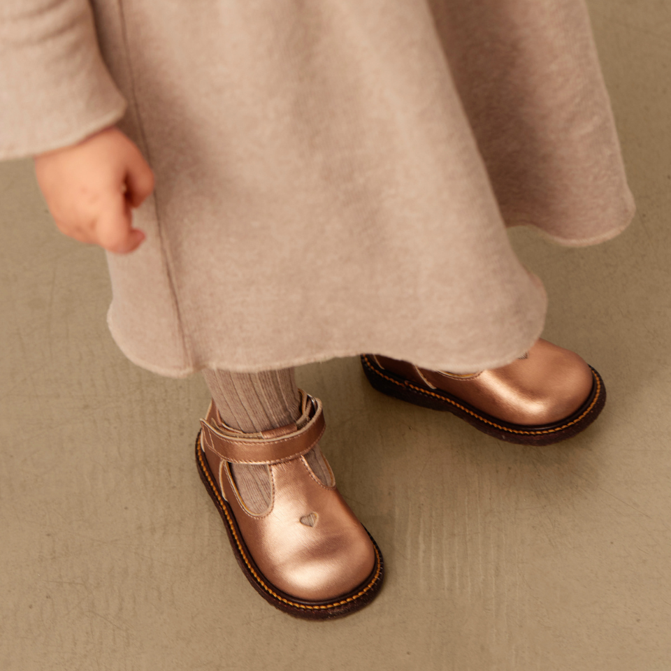 Classic tulle shoe with cut-out heart motif