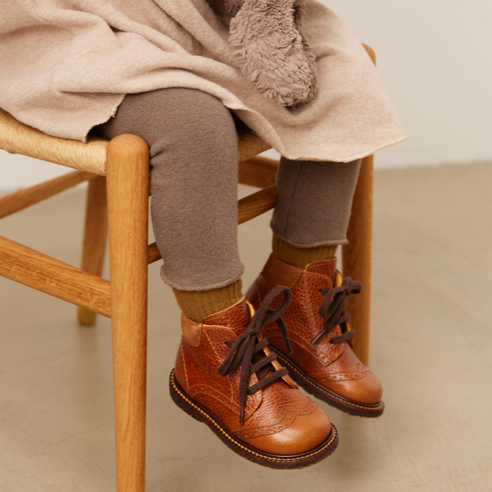 Classic lace-up shoe with brogue details