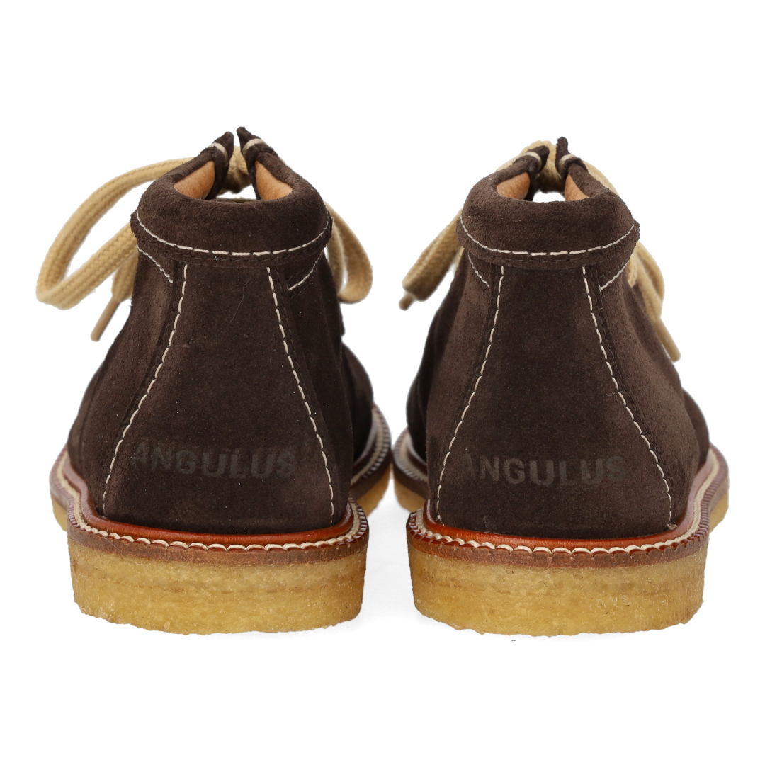 Lace-up shoes with contrast stitching