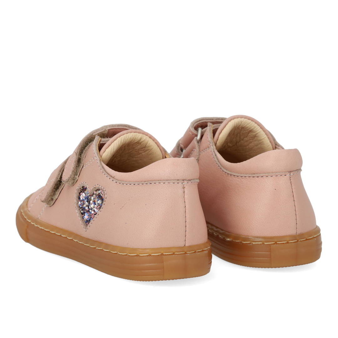 Toddler sneaker with sparkling glitter heart