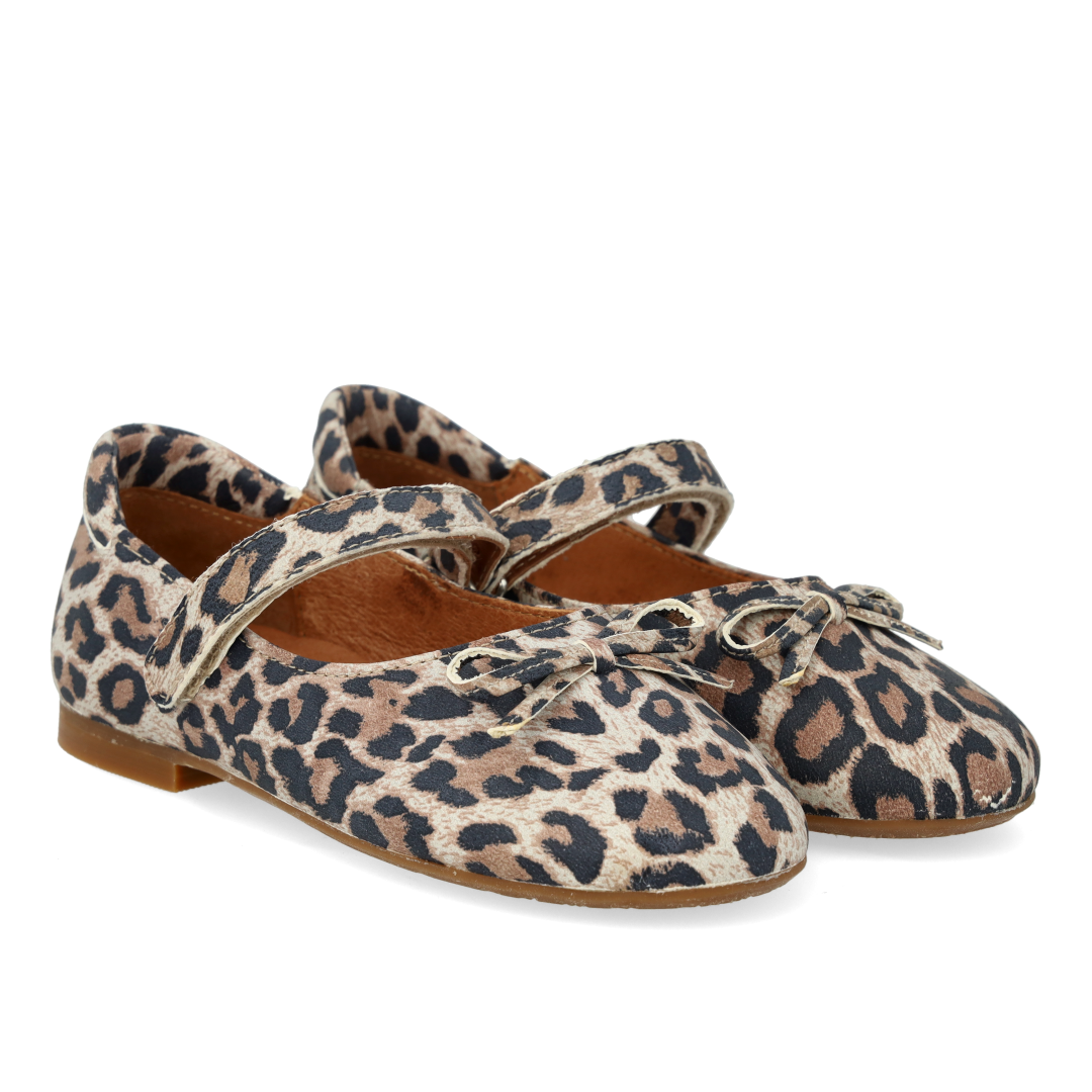 Classic ballerinas with bow
