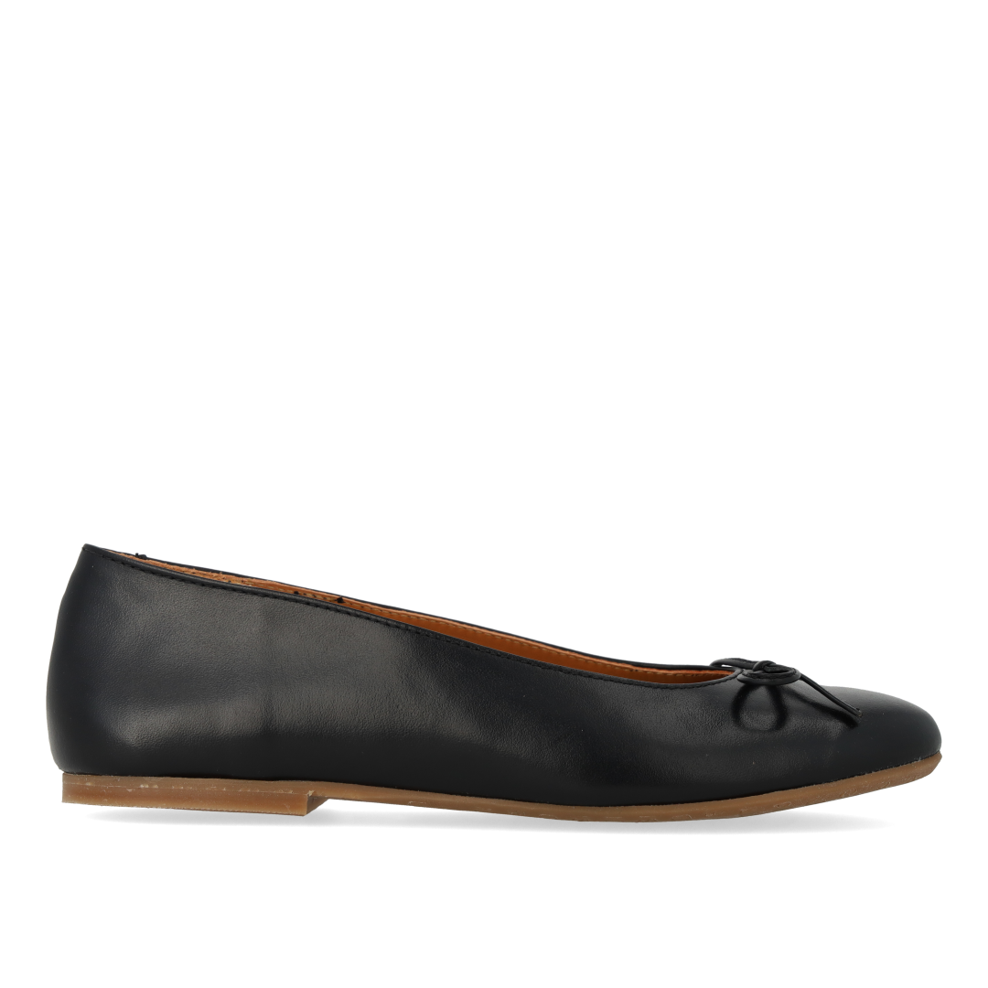 Leather ballerina with bow detail