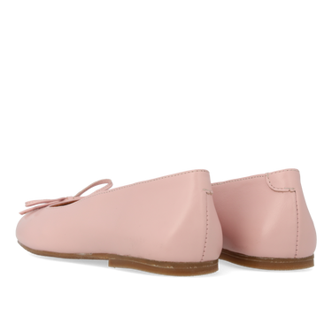 Ballerina in leather with bow detail