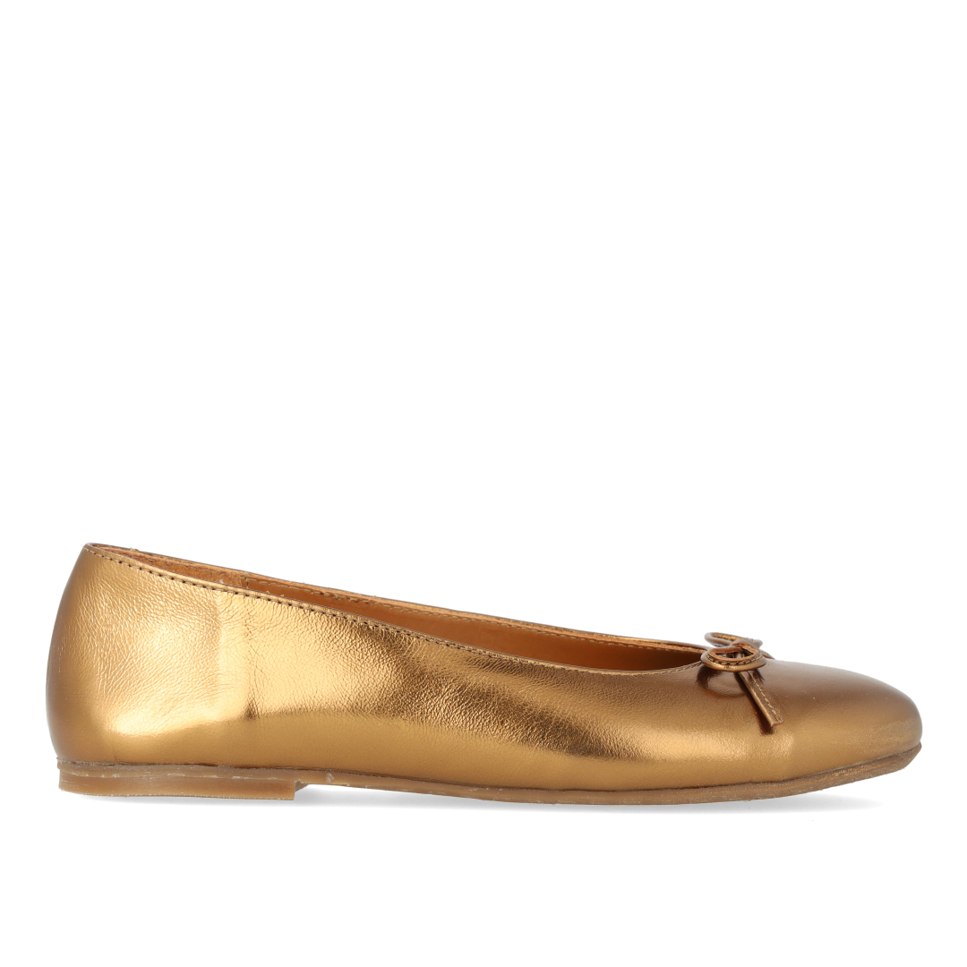Leather ballerina with bow detail