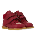 Toddler shoes with cut-out heart in contrasting color