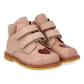 Toddler shoes with cut-out contrasting heart