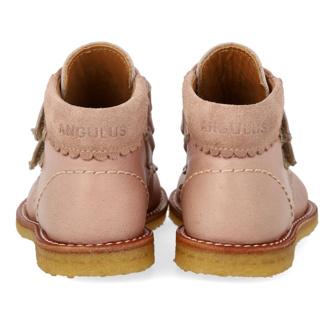 Toddler shoes with cut-out contrasting heart