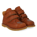 Toddler shoes with cut-out contrast heart