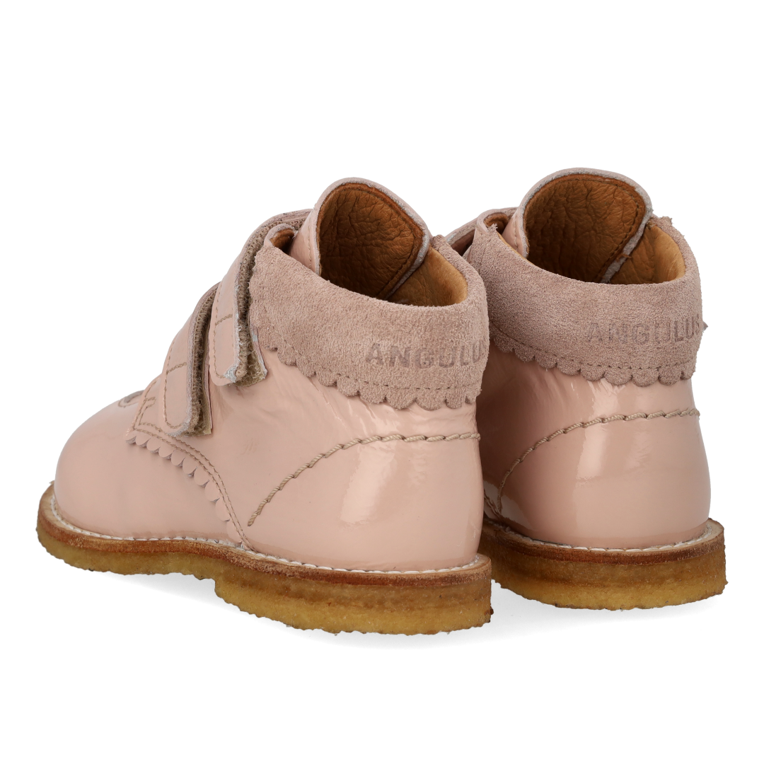 Velcro boot with contrasting heart
