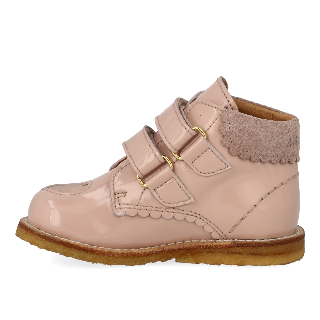 Velcro boot with contrasting heart