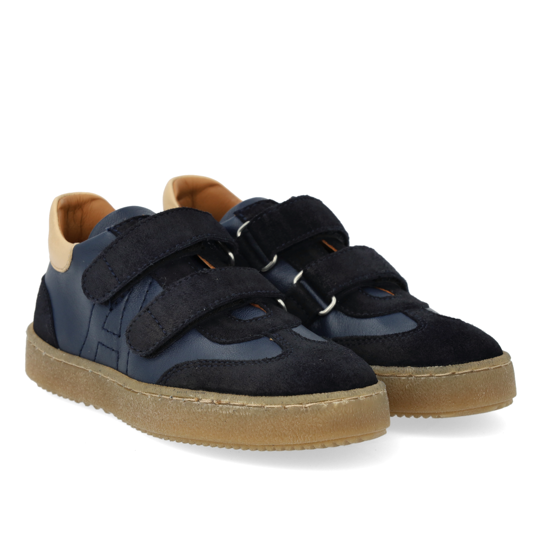 Sporty colour-block sneaker