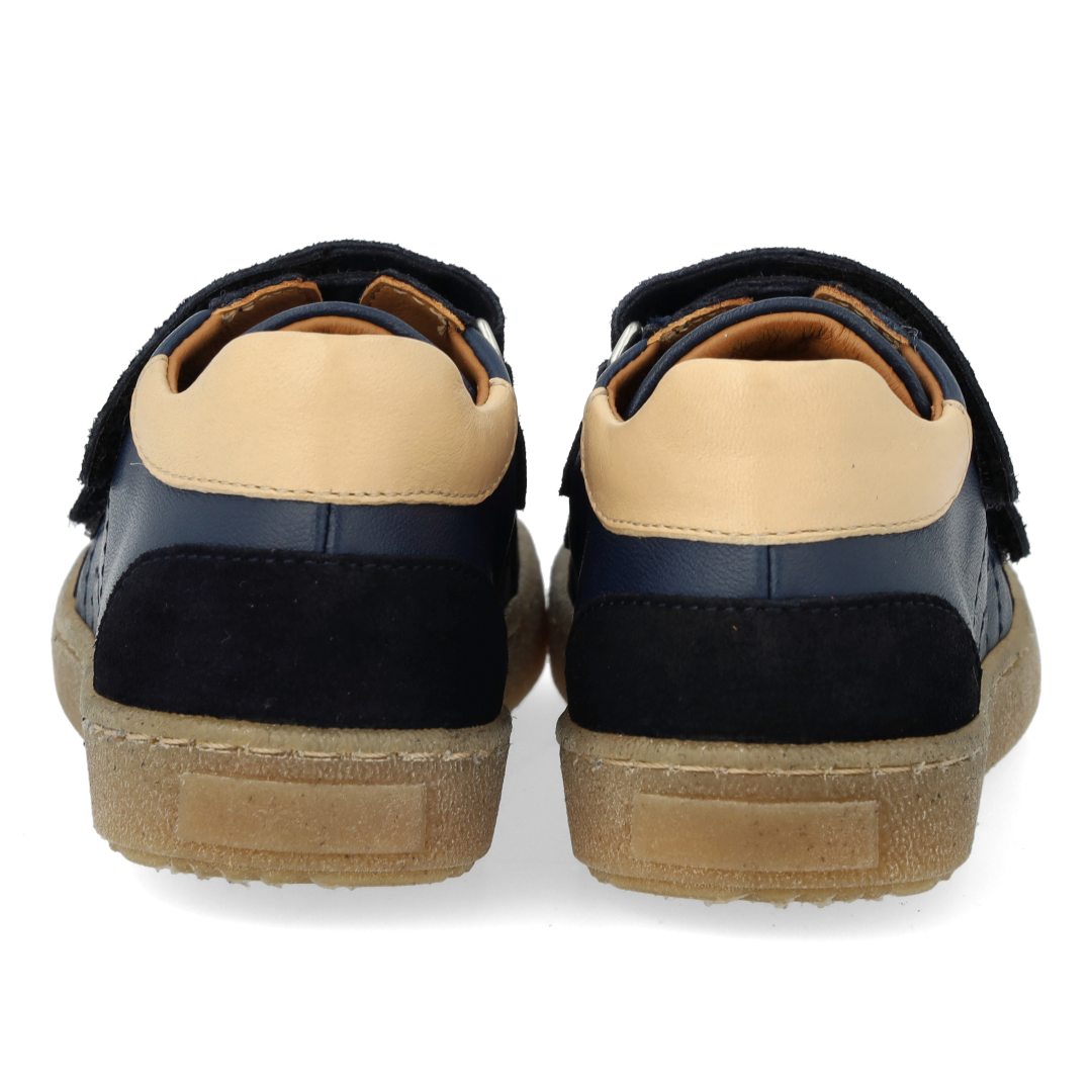 Sporty colour-block sneaker