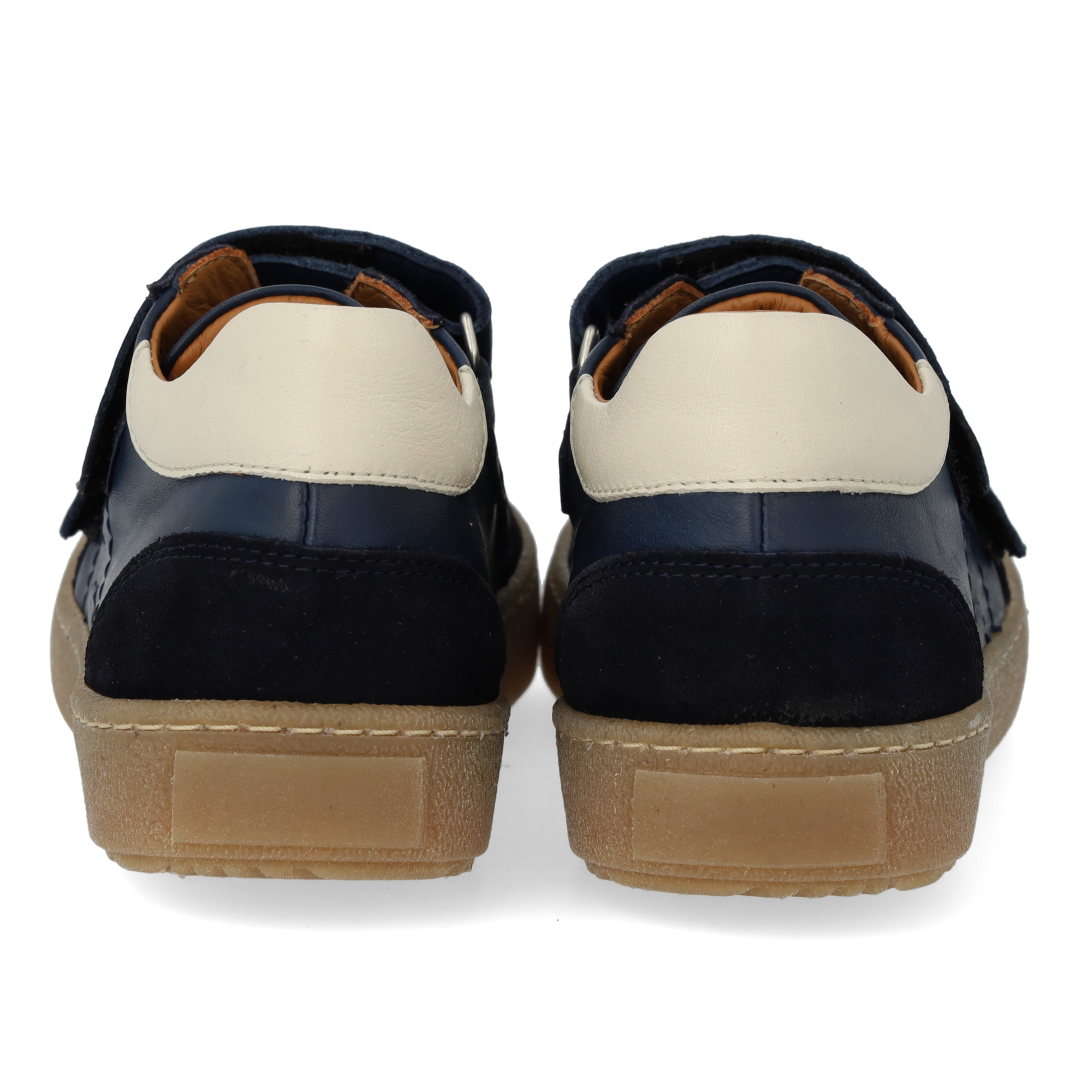 Court style sneaker