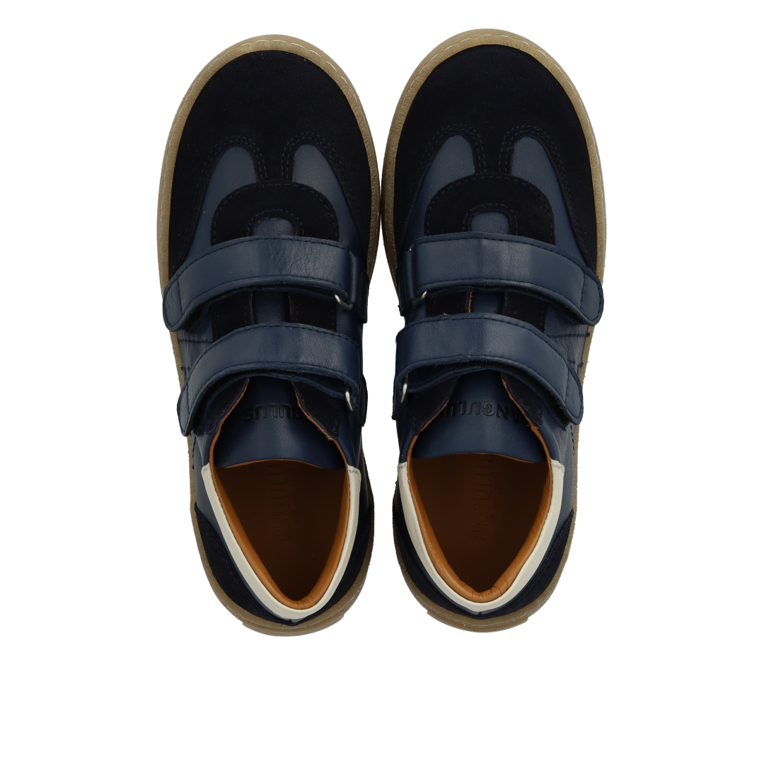 Court style sneaker