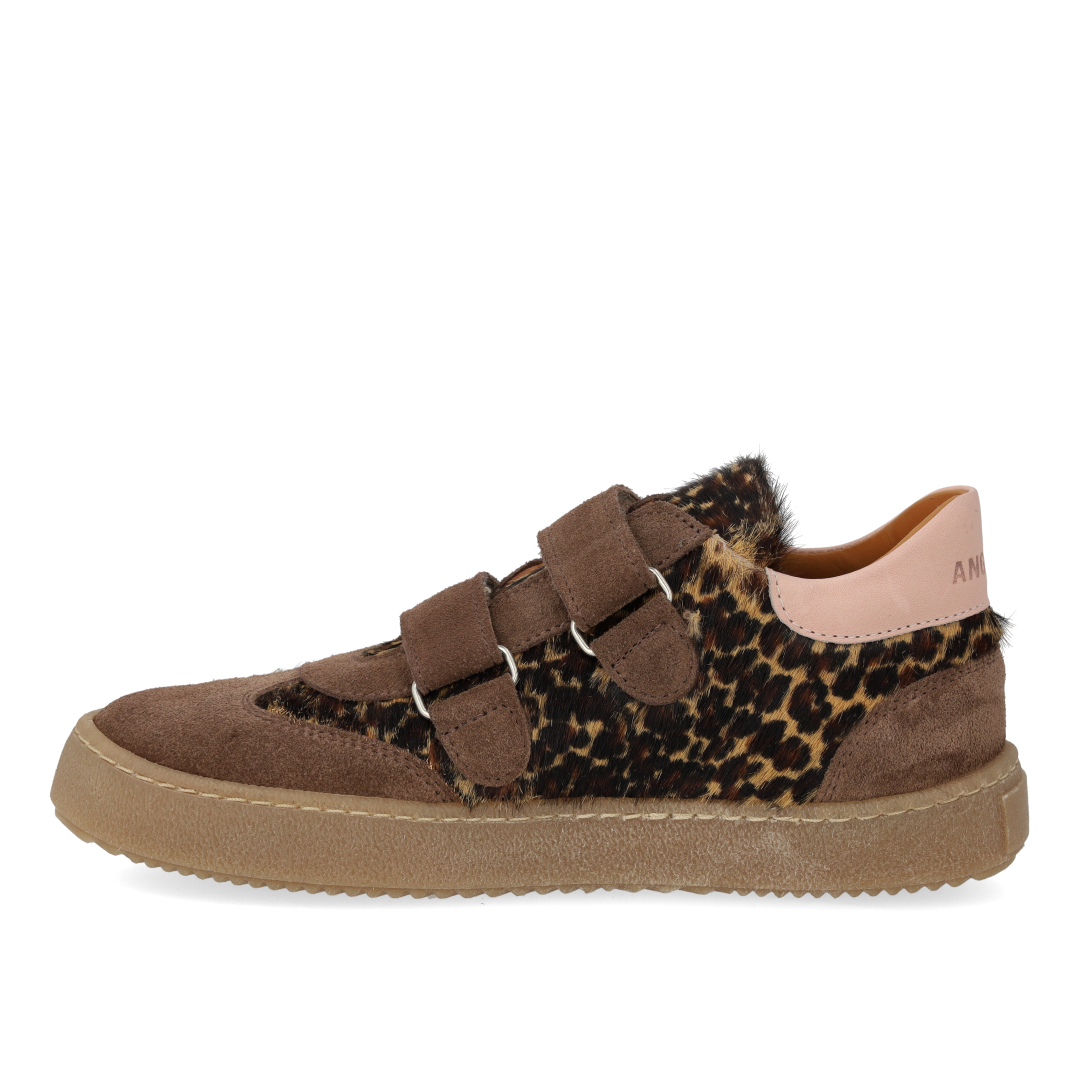 Court-style sneaker with pony hair