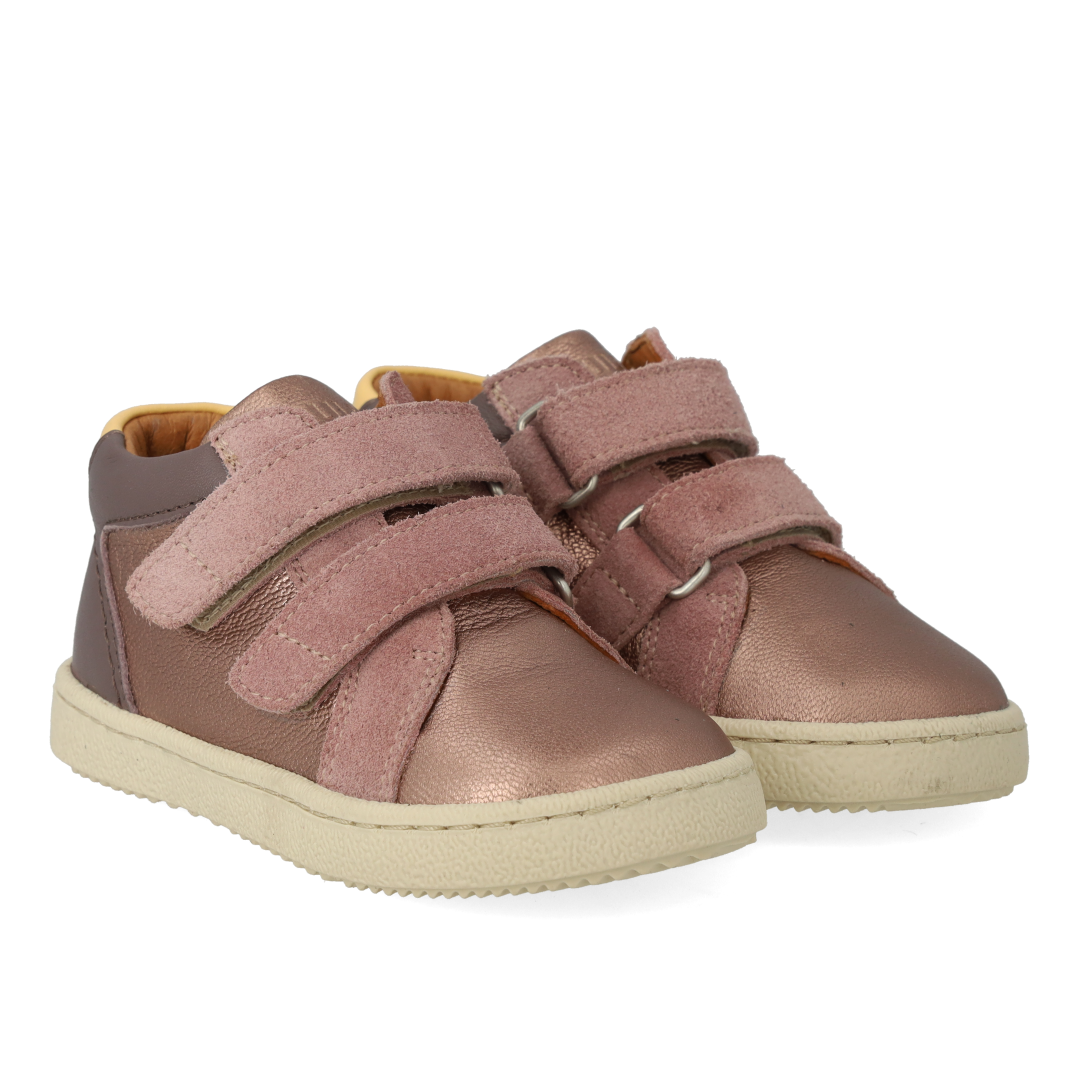 Mid-cut sneaker