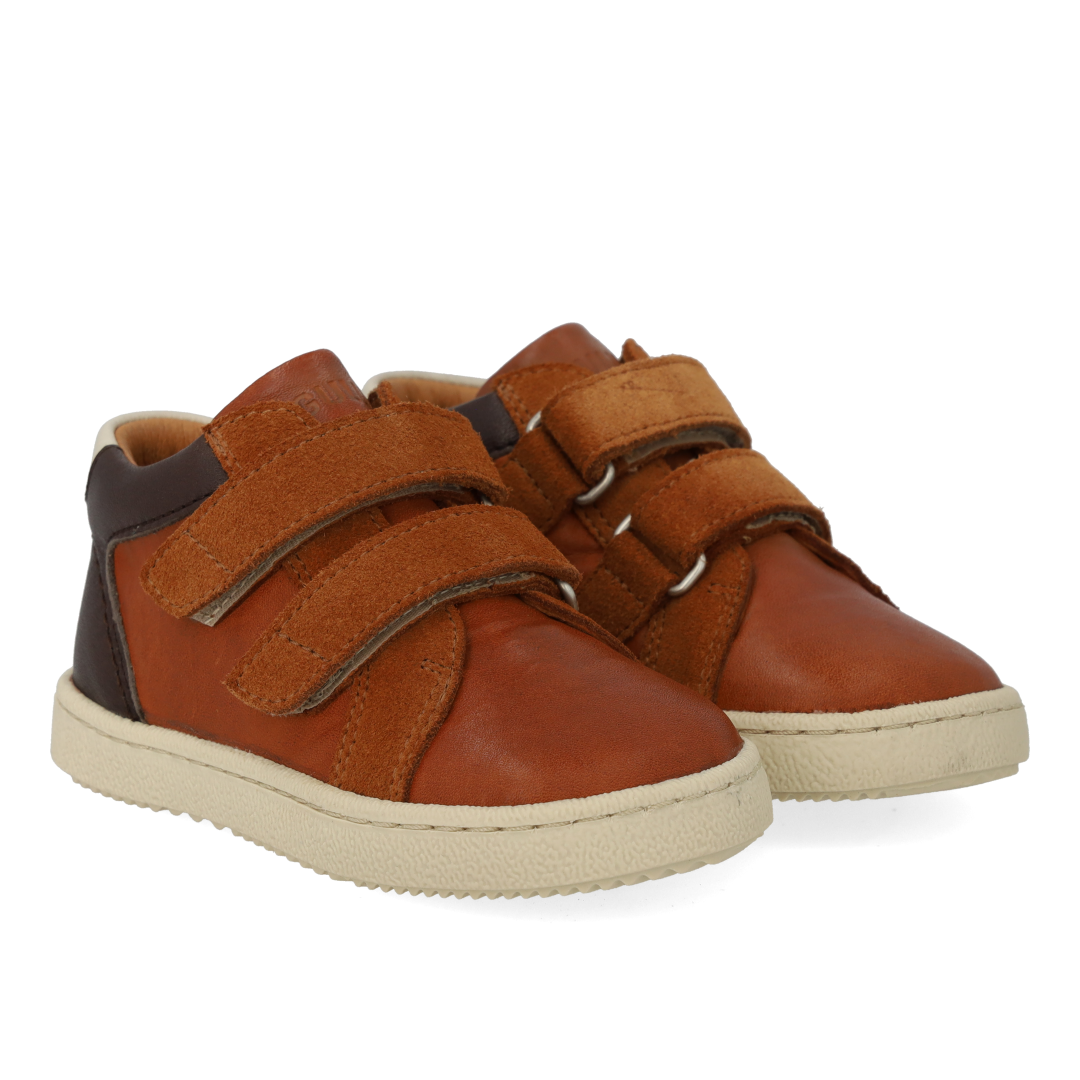 Mid-cut sneaker