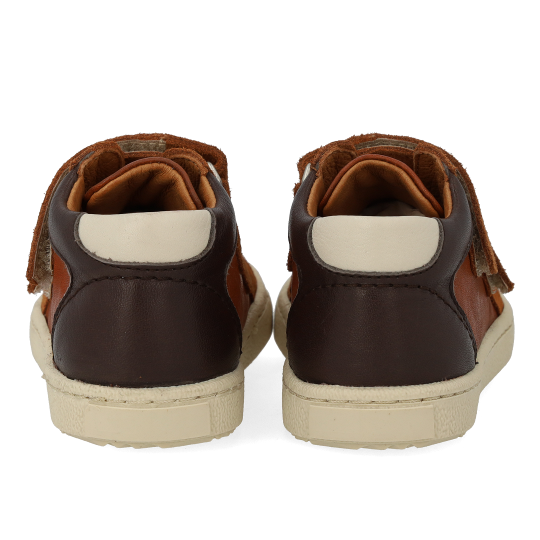 Mid-cut sneaker