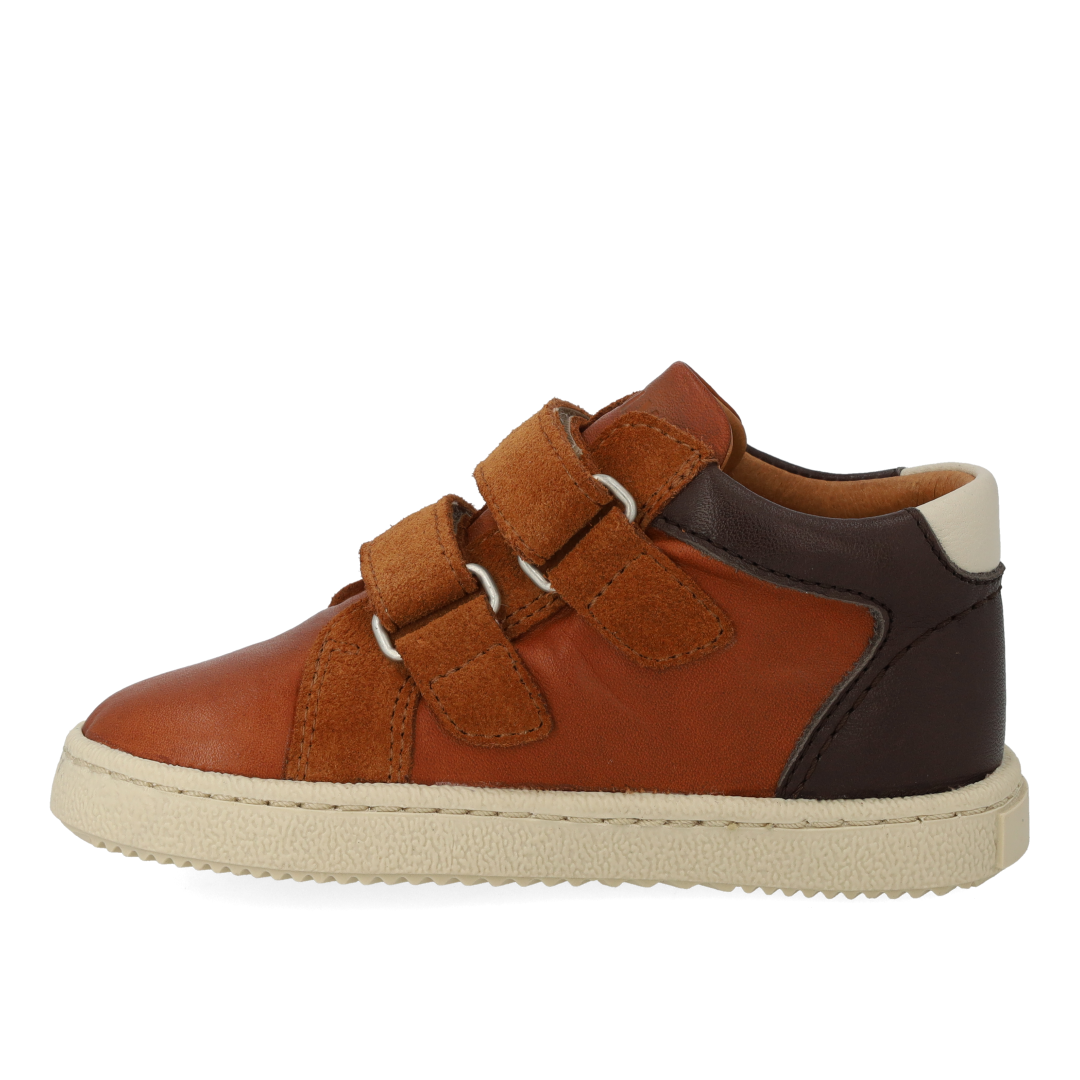 Mid-cut sneaker