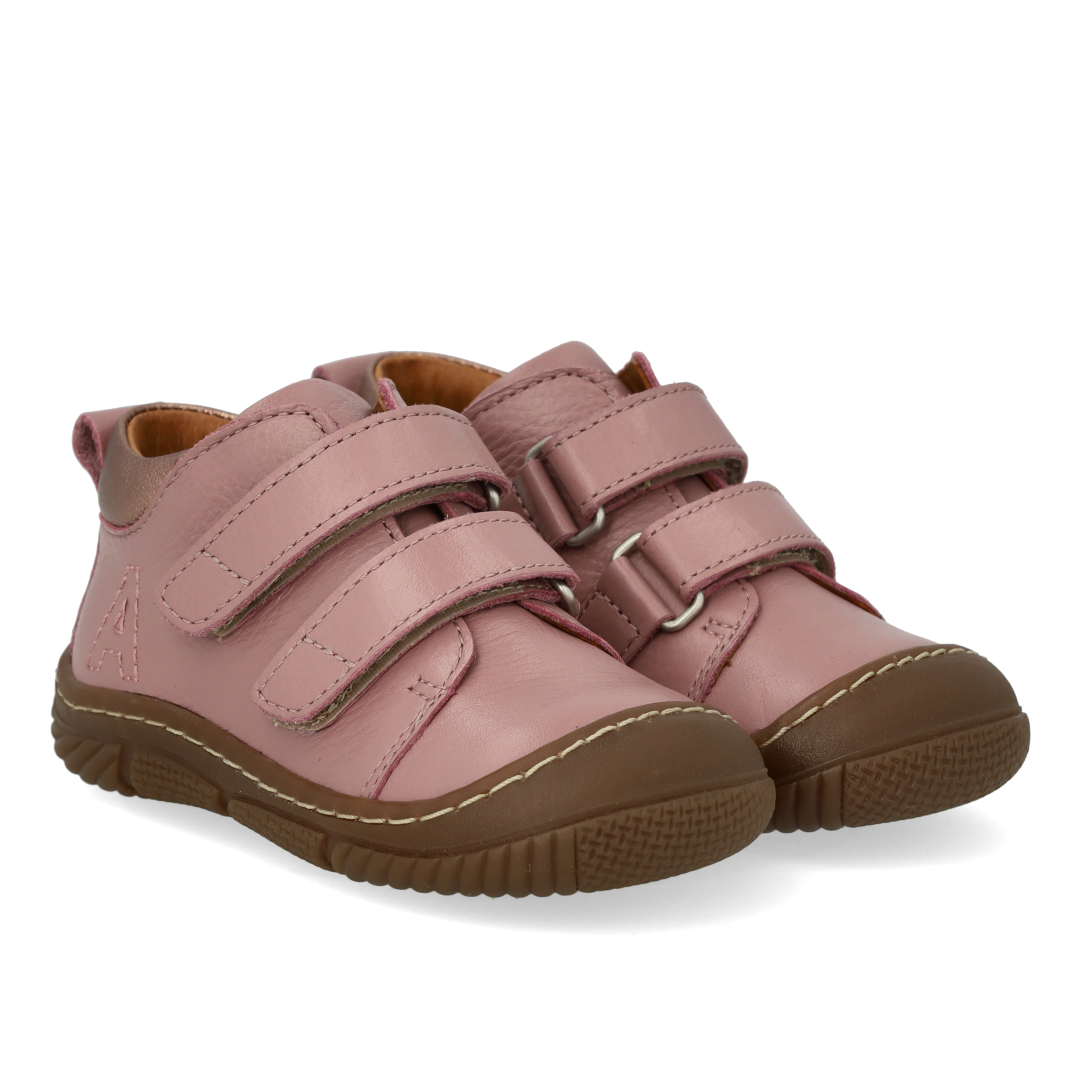 Velcro boot with reinforced toe