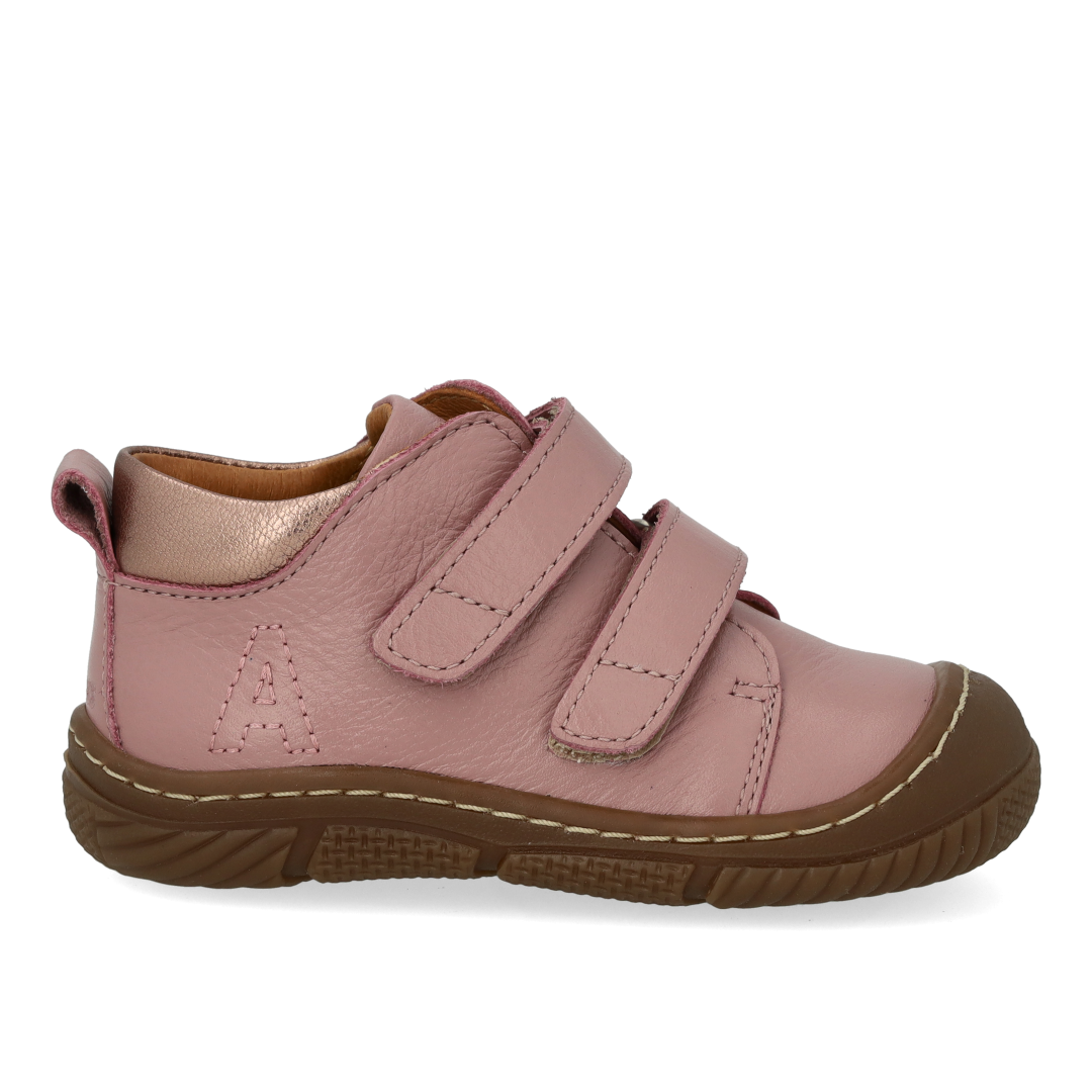 Velcro boot with reinforced toe