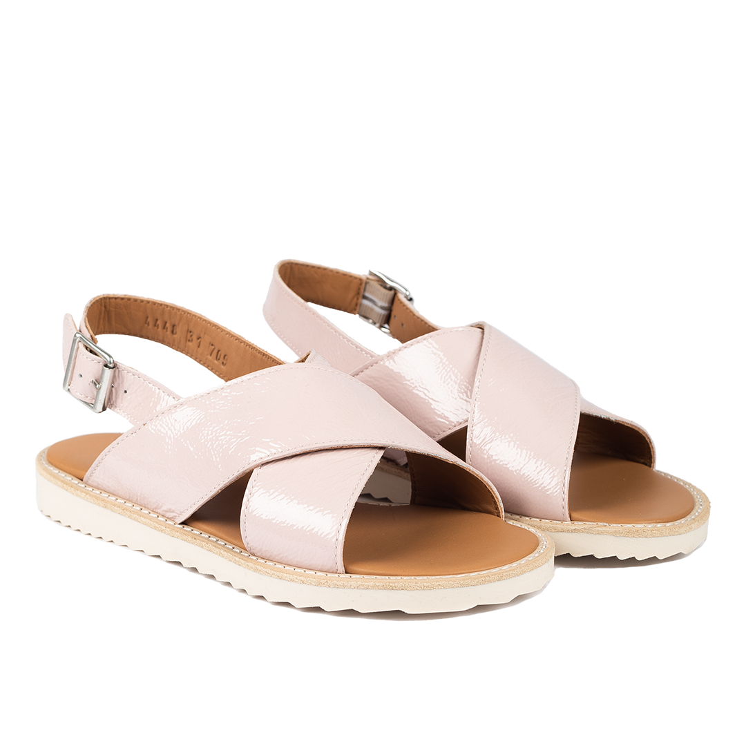 Cross sandal with buckle closure