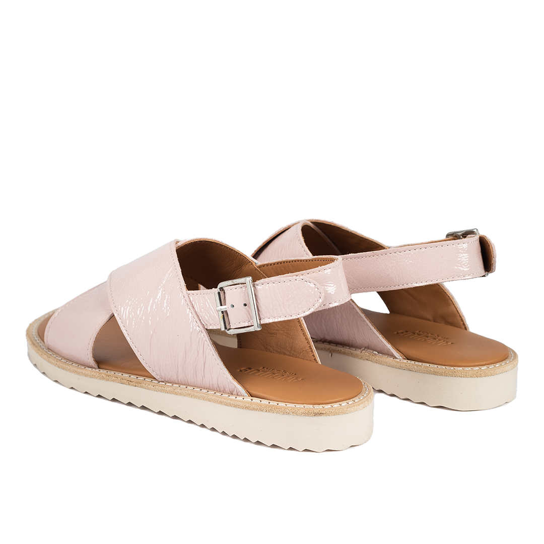 Cross sandal with buckle closure