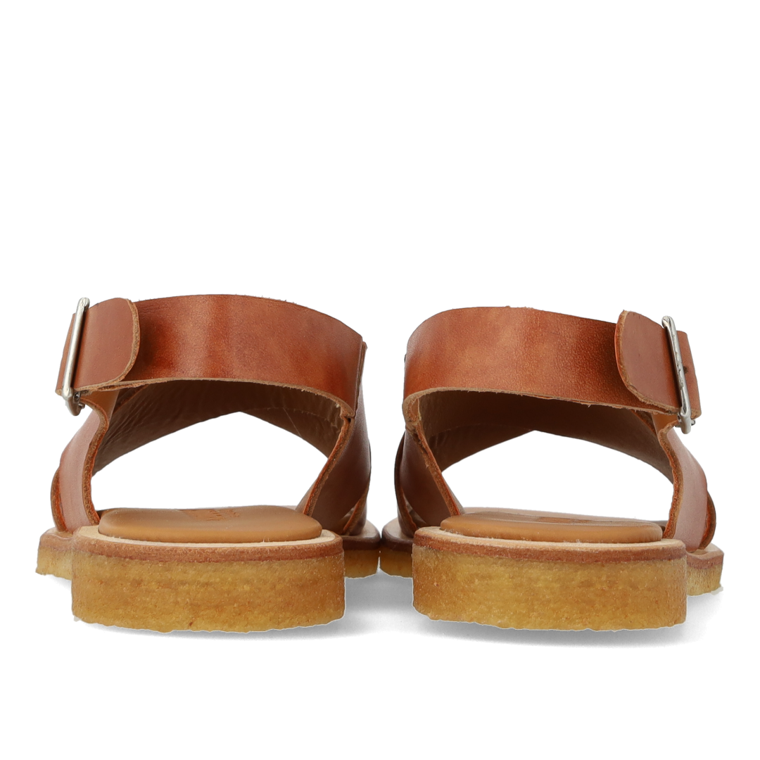 Cross sandal with buckle closure