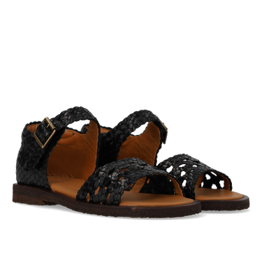 Hand-braided sandal with closed heel