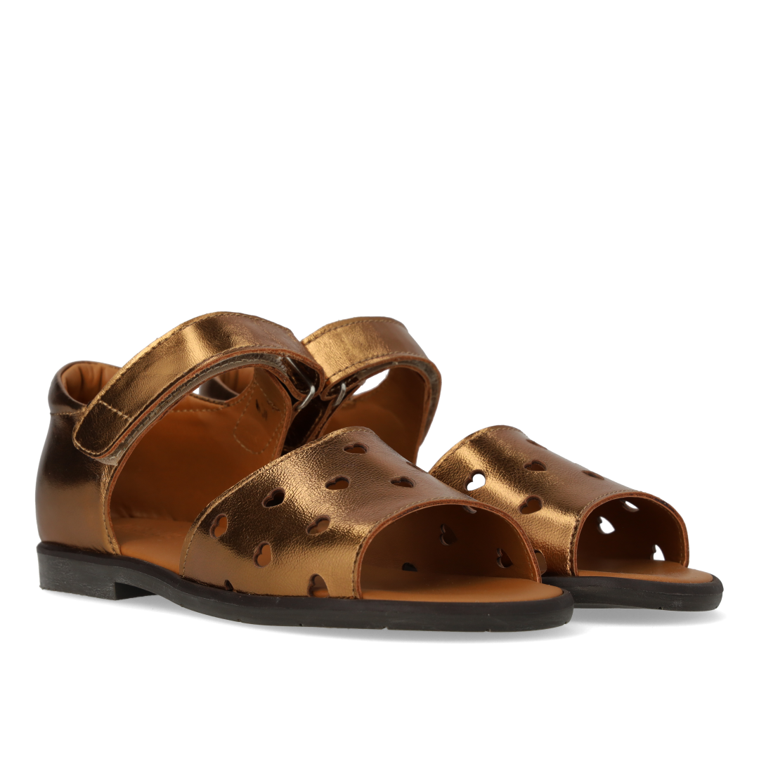 Leather sandal with cut-out heart pattern