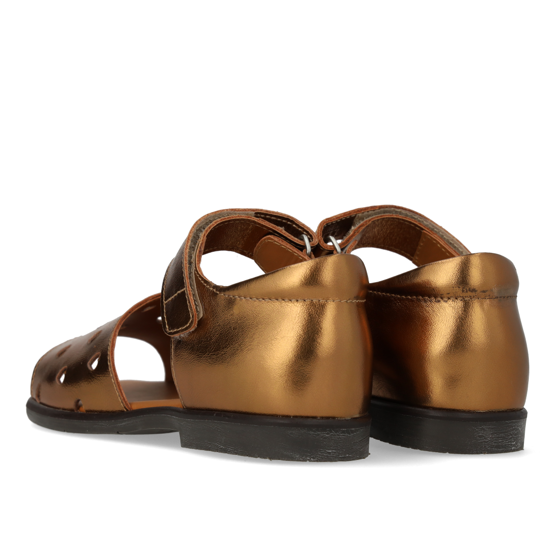 Leather sandal with cut-out heart pattern