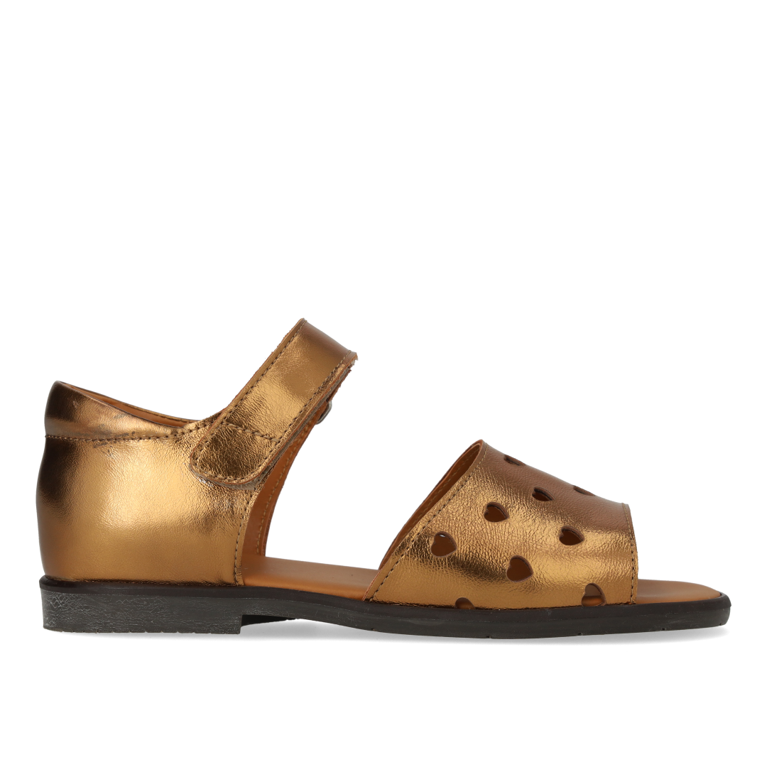 Leather sandal with cut-out heart pattern