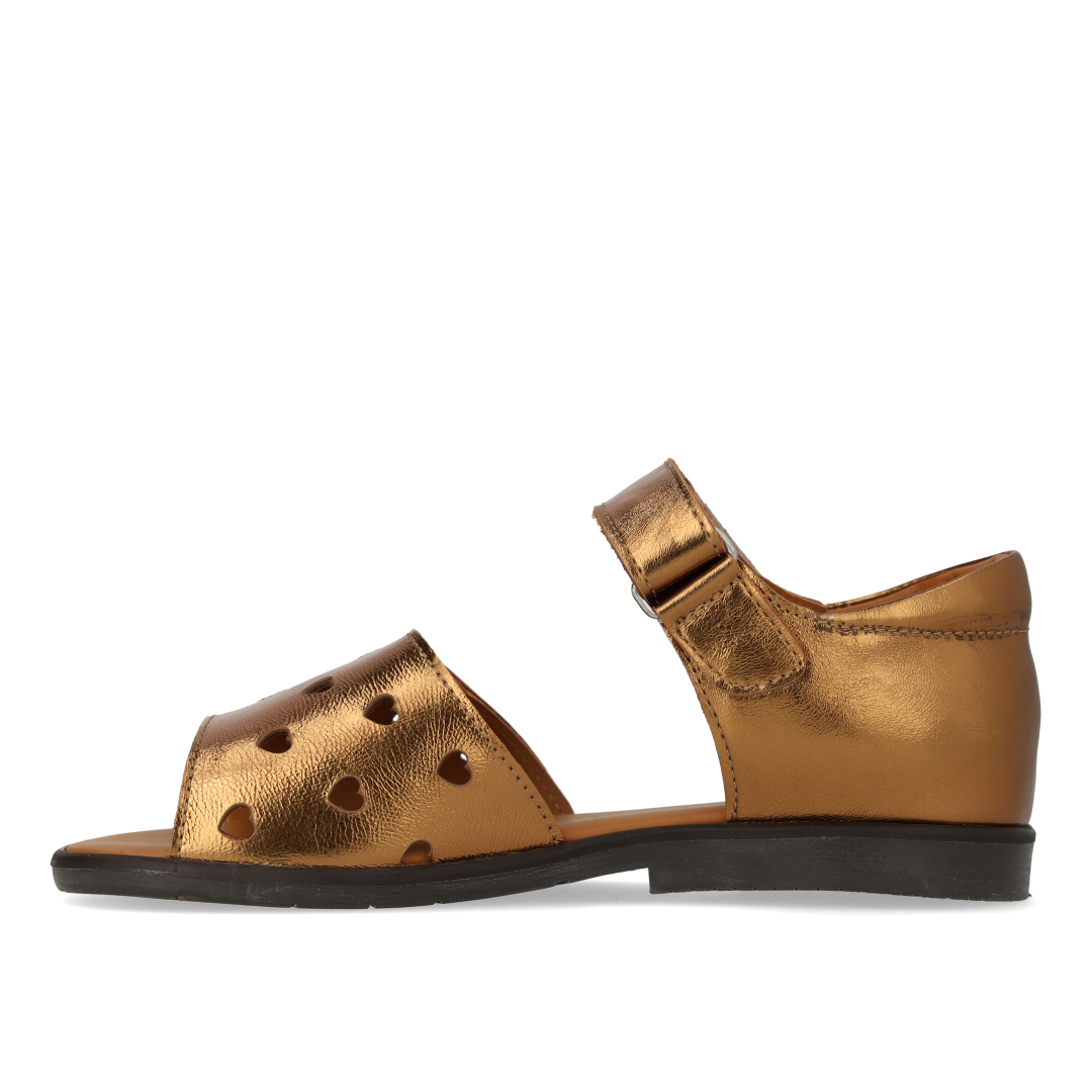Leather sandal with cut-out heart pattern