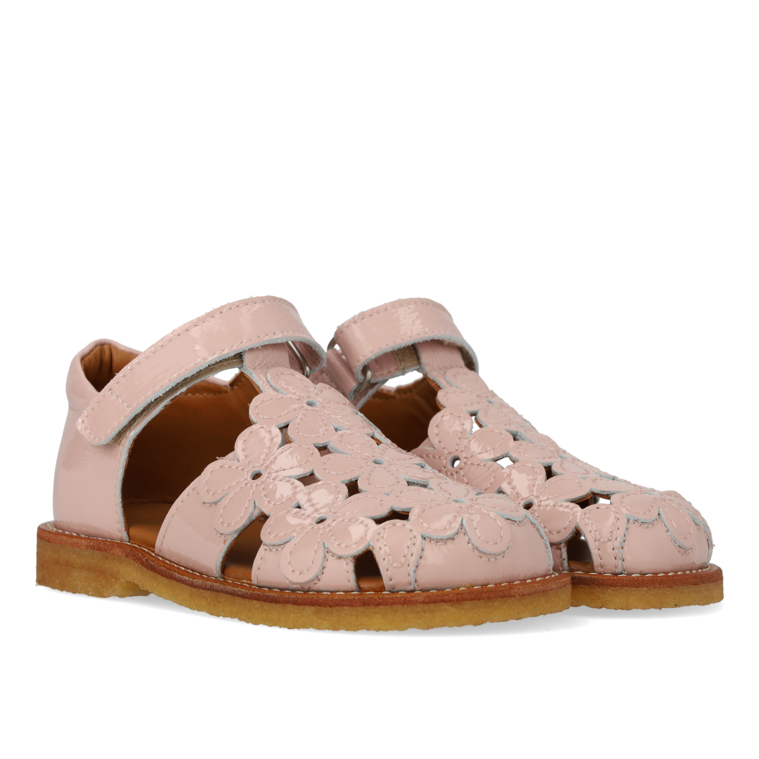 Closed-toe sandal with floral details