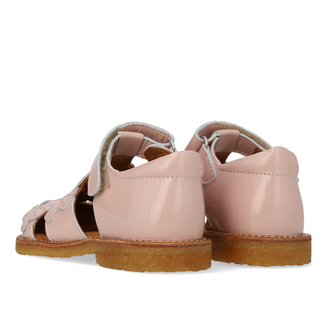 Closed-toe sandal with floral details