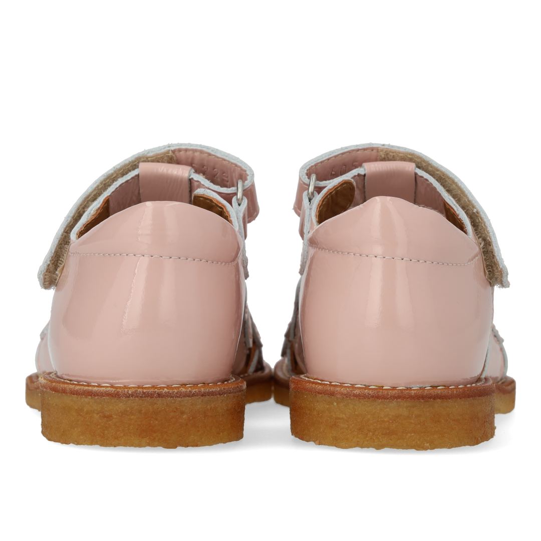 Closed-toe sandal with floral details