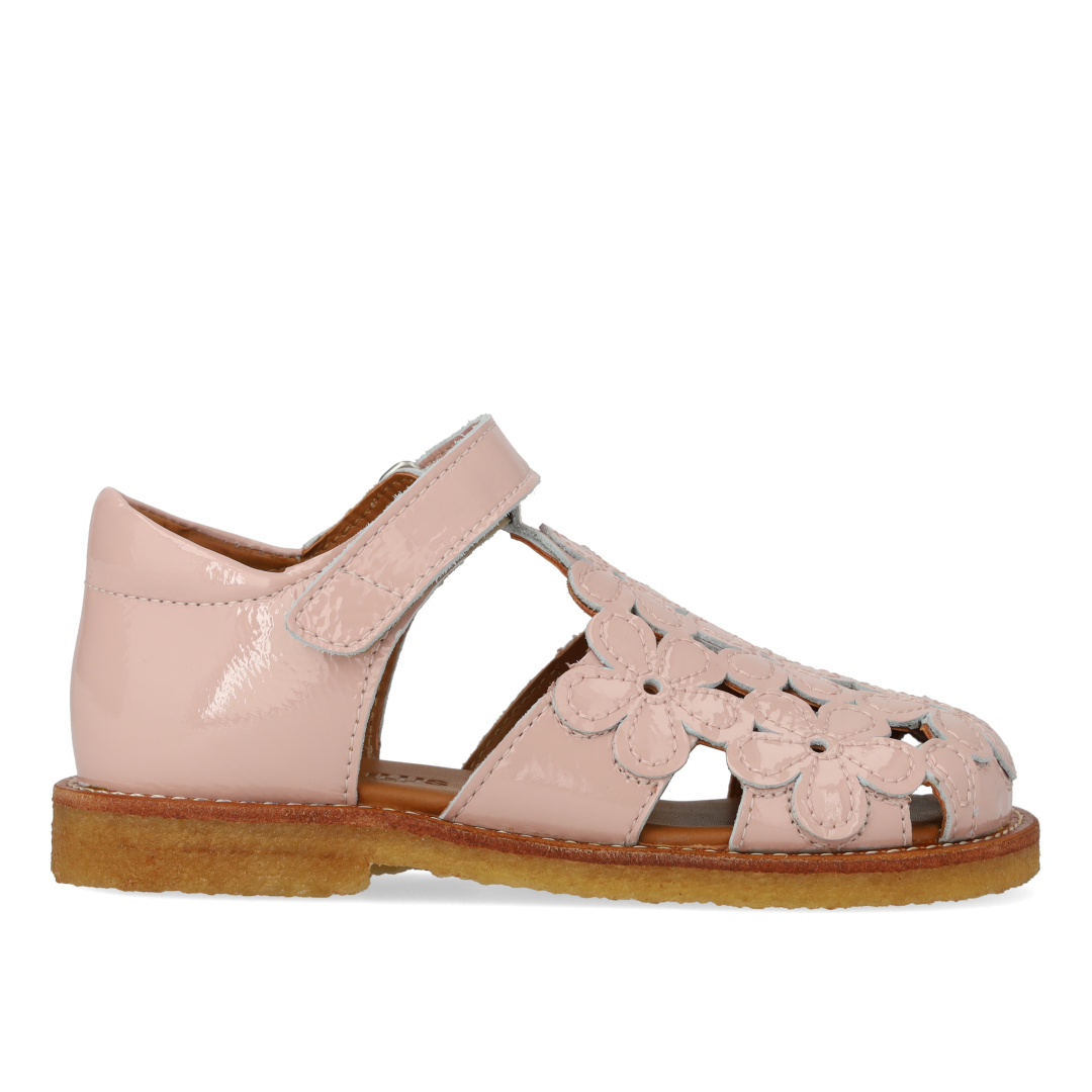 Closed-toe sandal with floral details