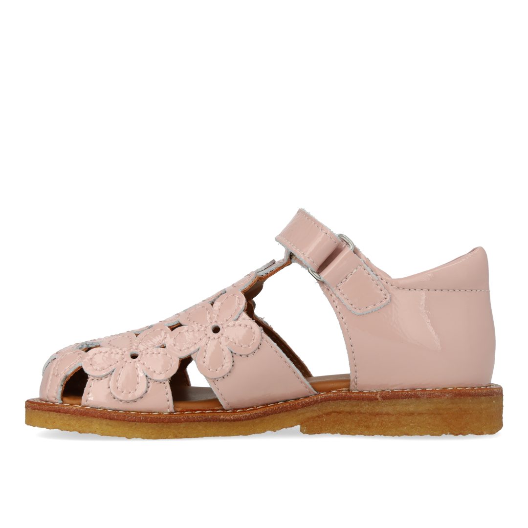 Closed-toe sandal with floral details
