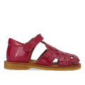 Closed-toe sandal with floral details