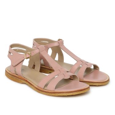 Feminine sandal with strap design