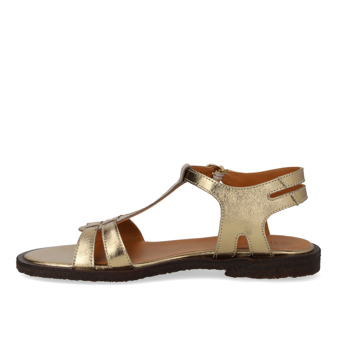 Classic strappy sandal