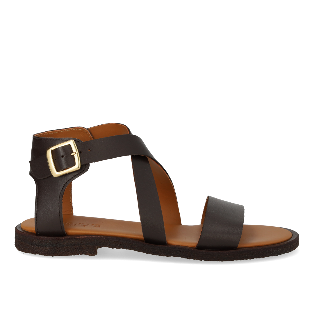 Sandal with buckle