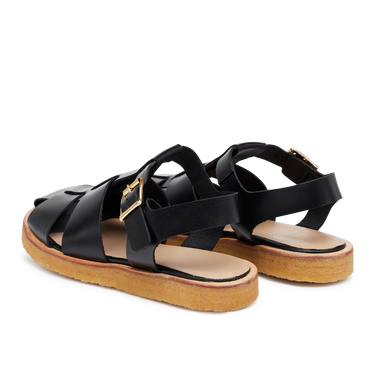 Strap sandal with buckle