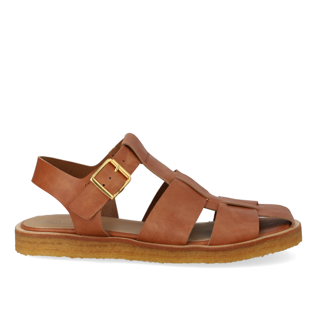 Strap sandal with buckle