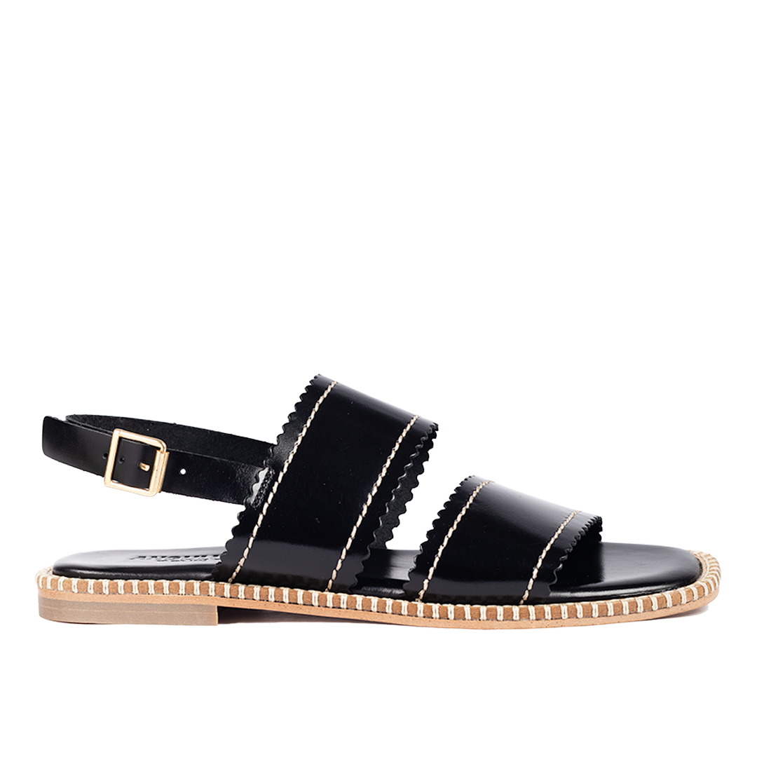 Leather sandal with wavy edges