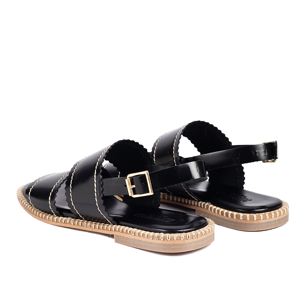 Leather sandal with wavy edges